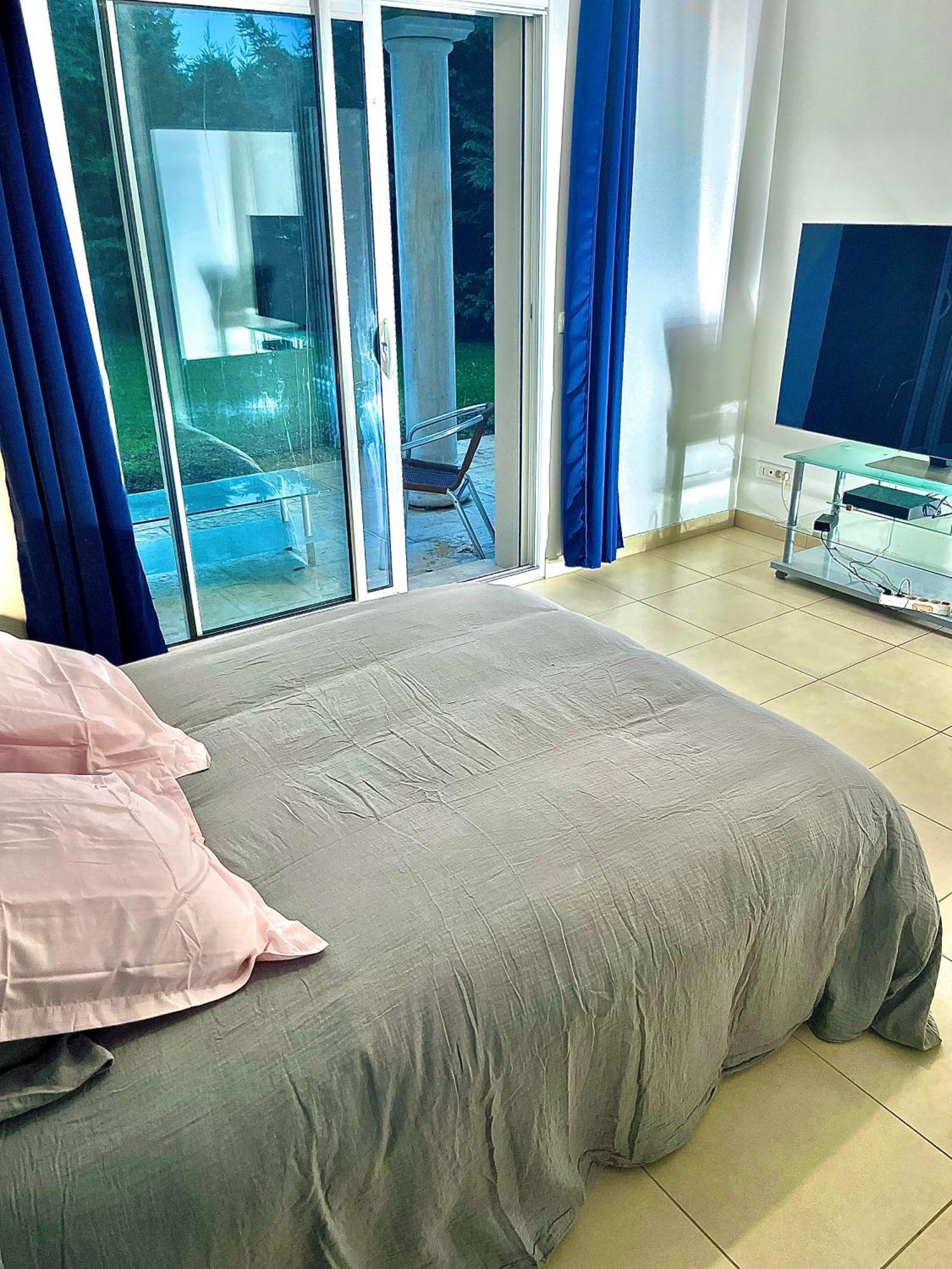 Room In House ヴィルフォンテーヌ エクステリア 写真