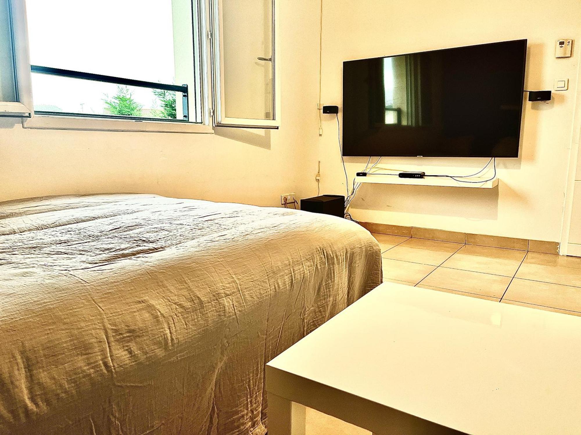 Room In House ヴィルフォンテーヌ エクステリア 写真